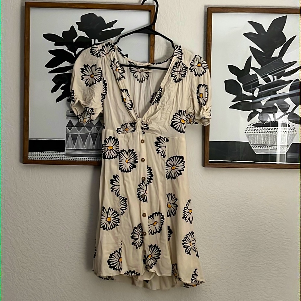 Urban Outfitters White Floral Dress 🌼